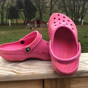 Neon pink crocs women’s 7 and men’s 5
